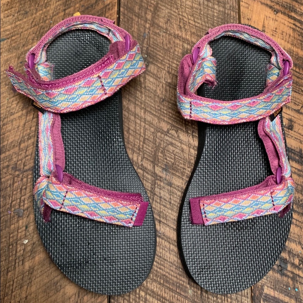 Teva Stacked Sandles size 6 barely worn